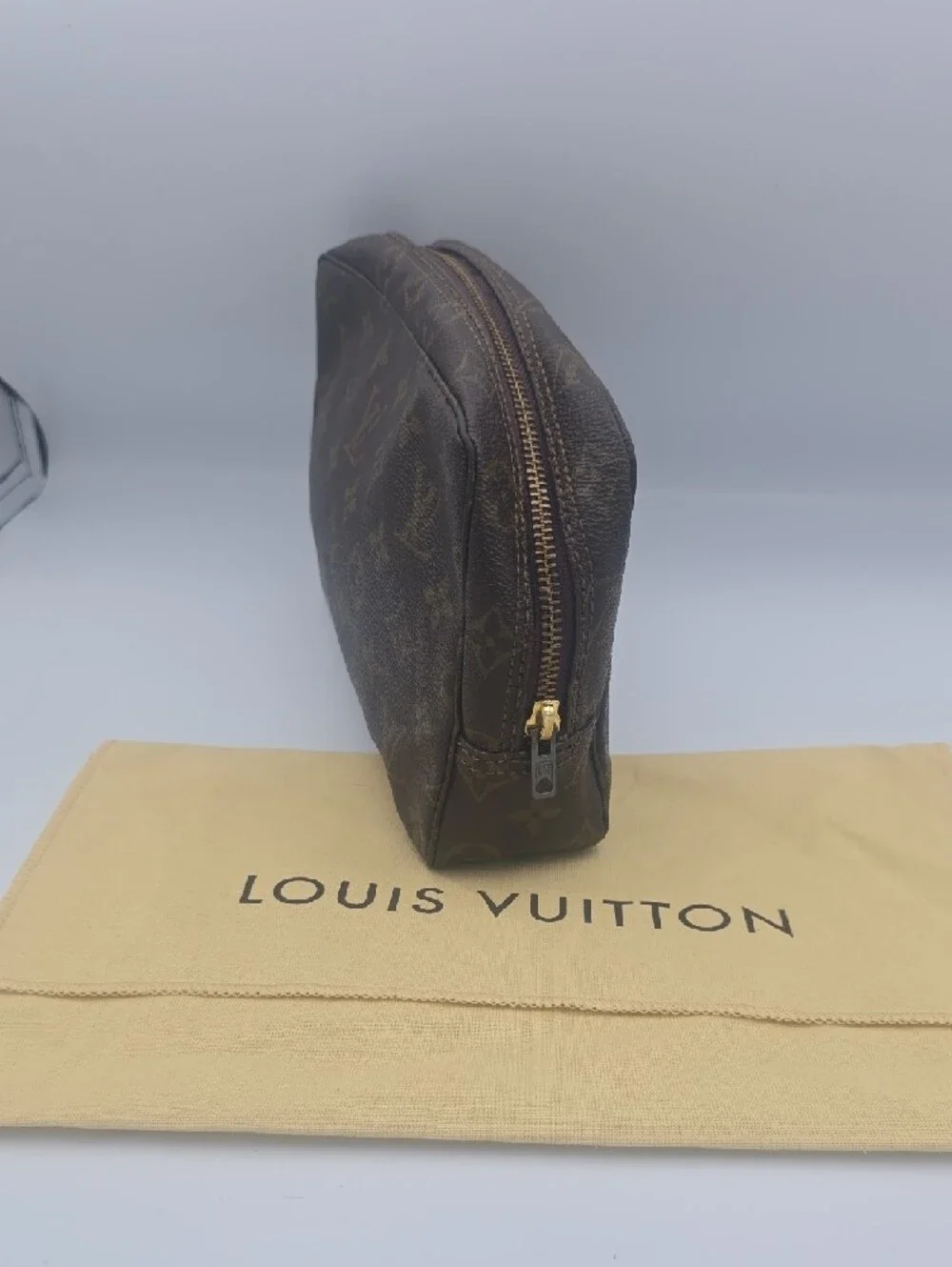 Louis Vuitton Brown Signiture Monogram Unisex Trousse 23 Bag (EUC)(COA)(DUSTY)✨️